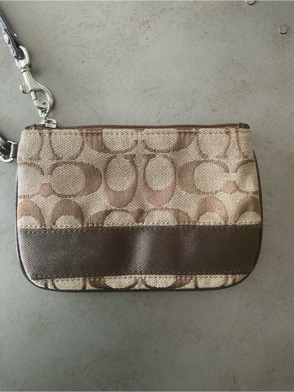 Coach Signature Khaki/Brown Logo Wristlet Canvas Patent Leather Strap & Trim - Picture 3 of 13